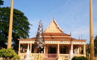 レンタサイクル観光で見るカンボジアの宗教観