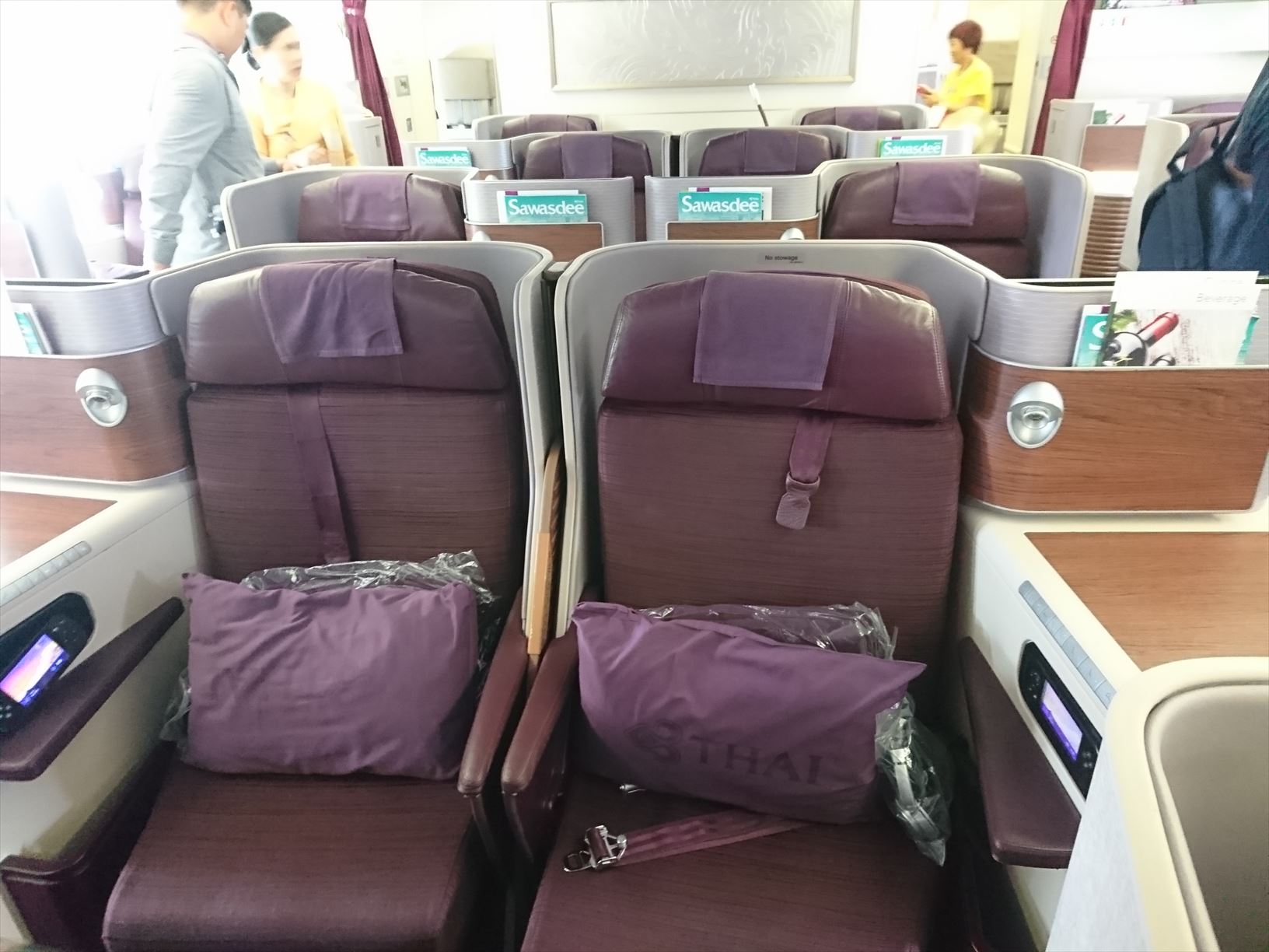 タイ国際航空 B777-300ER ビジネスクラス搭乗記 香港⇒バンコク