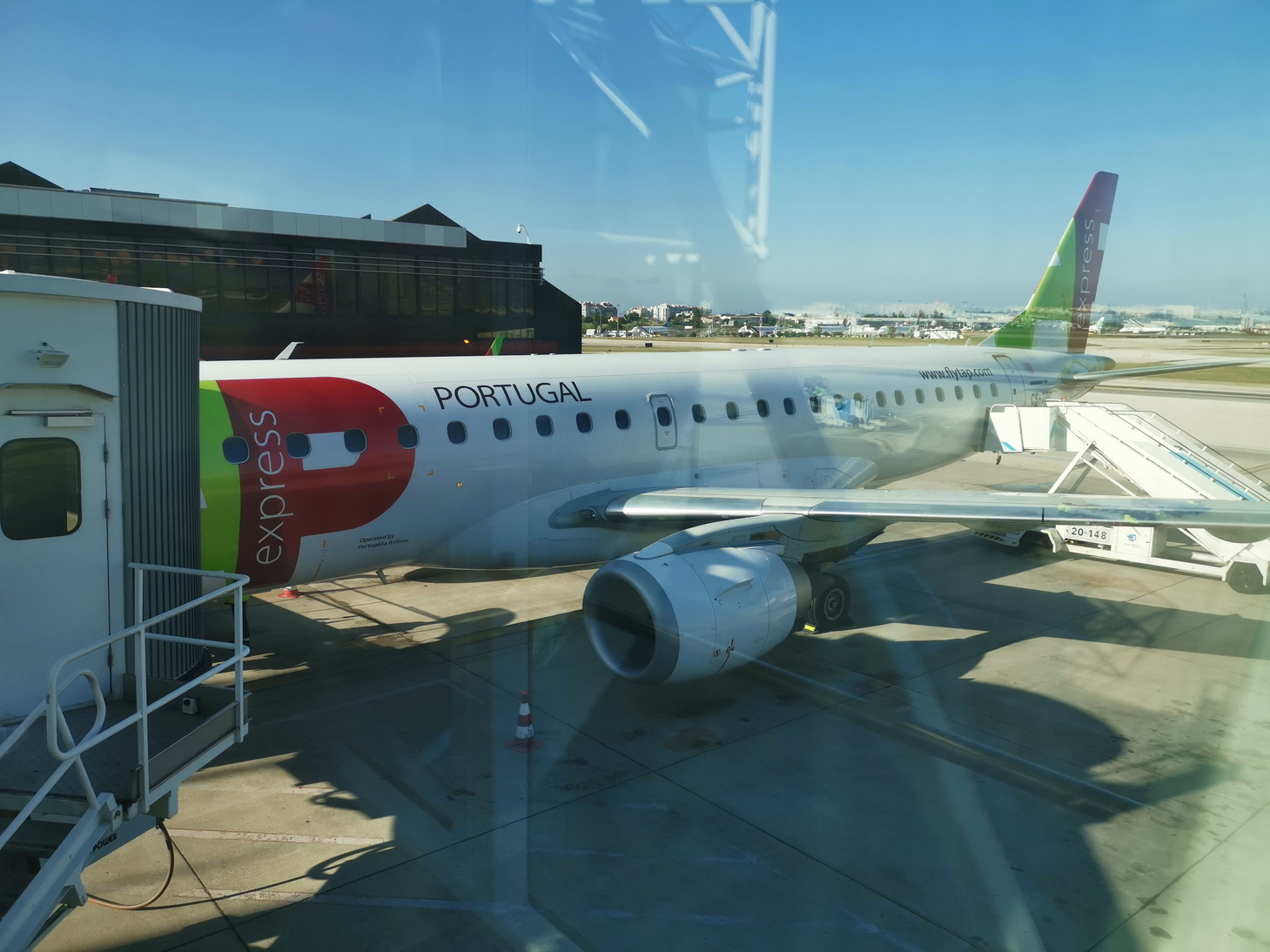 搭乗記 TAPポルトガル航空 国内線E190エコノミー ポルト⇒リスボン